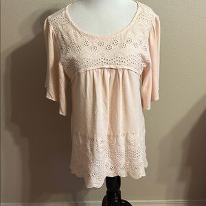 Chic Eyelet Women's Blouse in Soft Pink